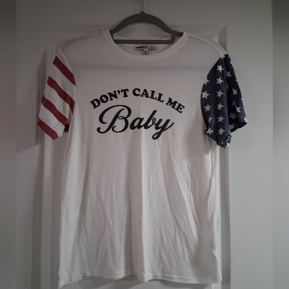 ☀️ 3 For $15 Express White Tee with Red and Blue Sleeves